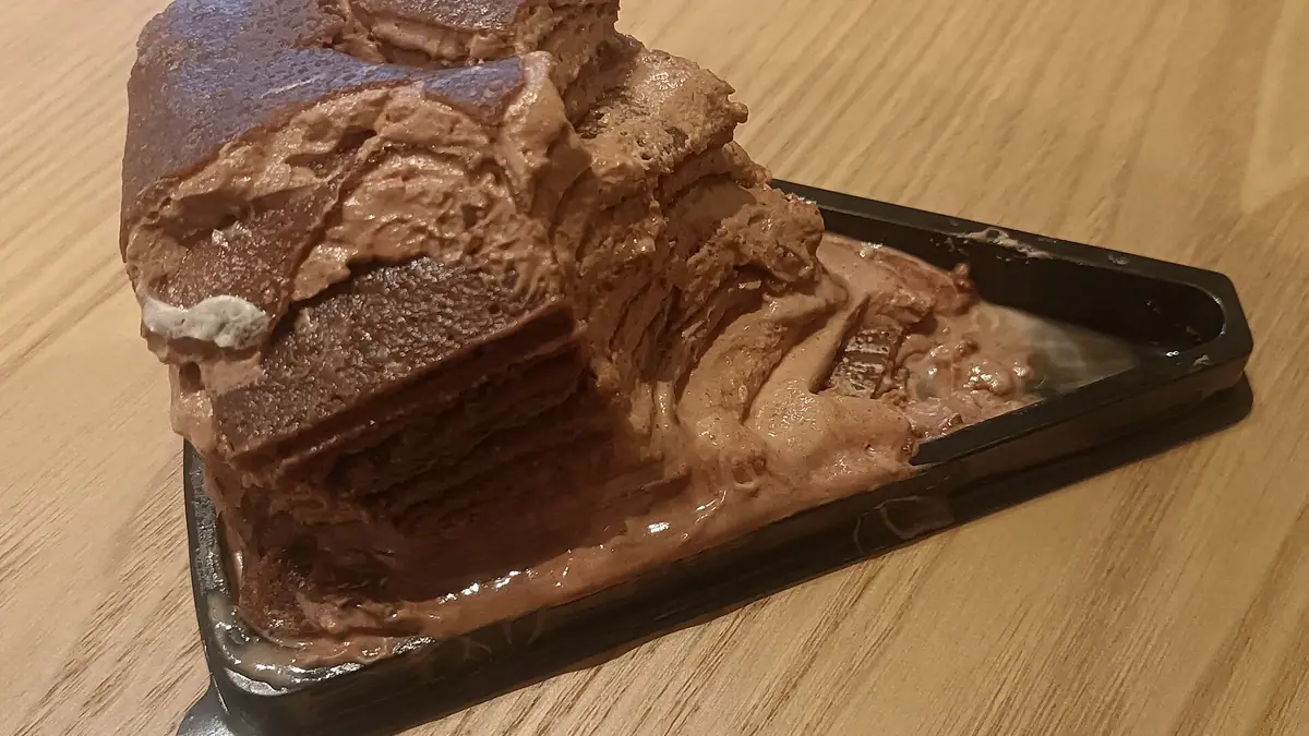 Cakes & Tarts – cake shop in Leyton, London